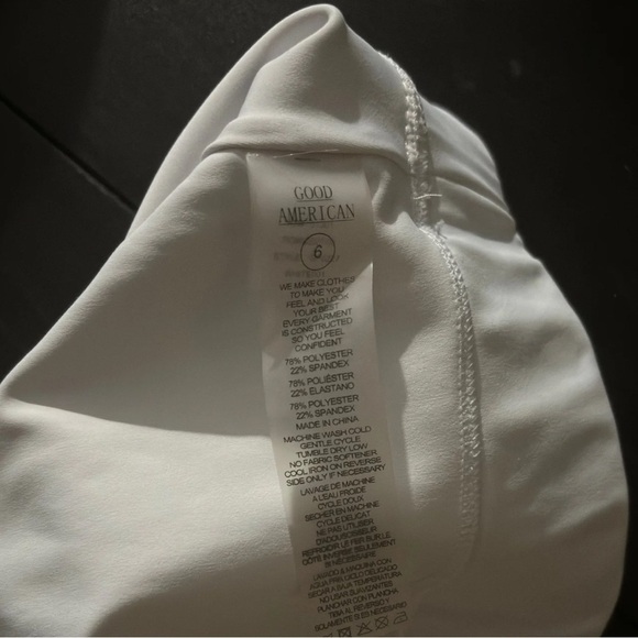 GOOD AMERICAN  - Cross Front - Sports Bra - 3XL - Picture 3 of 4